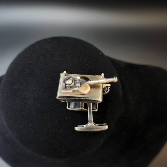 Ravi Ratan Brushed Metal Army Tank Cufflinks - Picture 3 of 8